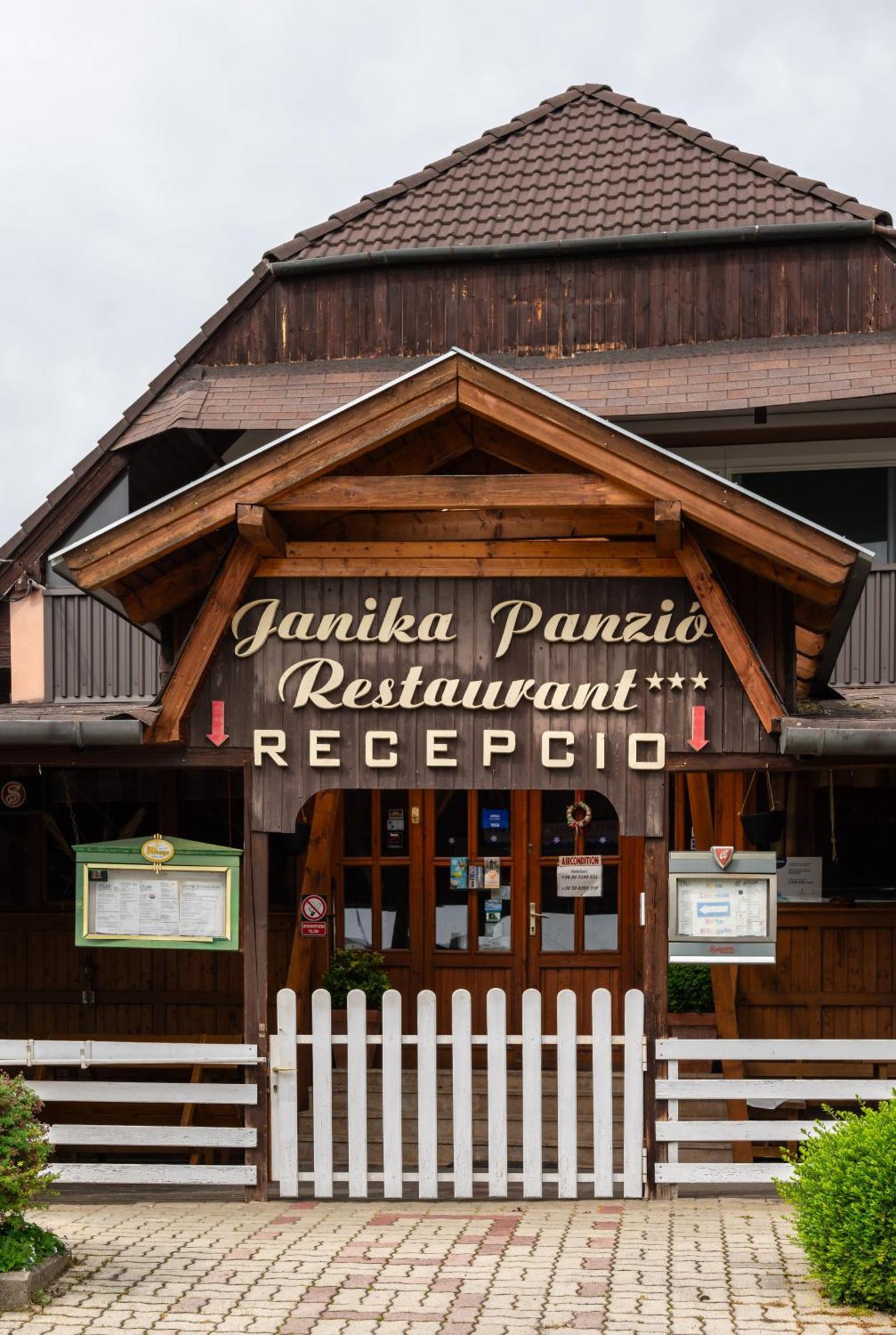 פוניארצוושהג' Janika Pension מראה חיצוני תמונה